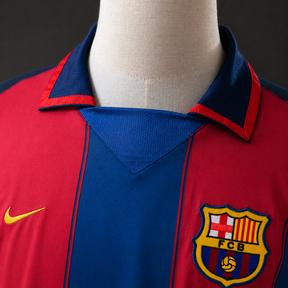 2003-04 barcelona home Kit