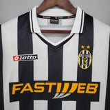 2001/02 Juventus Home kit