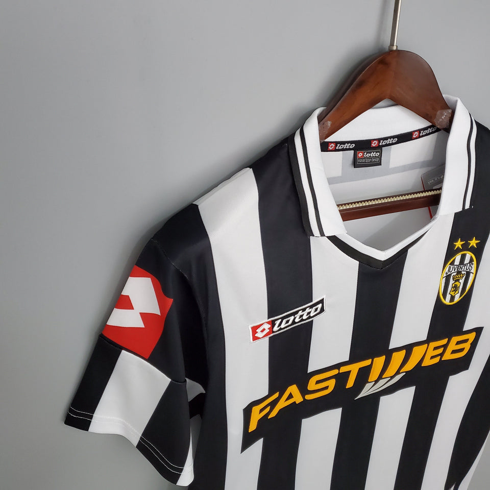 2001/02 Juventus Home kit