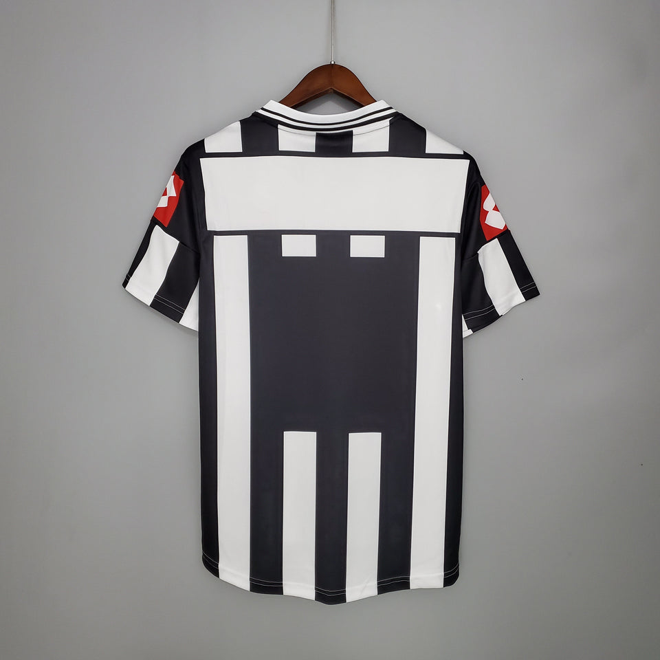 2001/02 Juventus Home kit