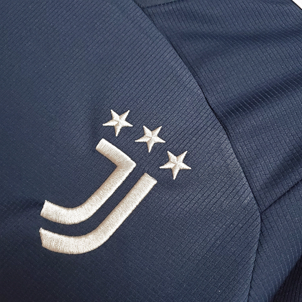 20/21 Juventus away kit