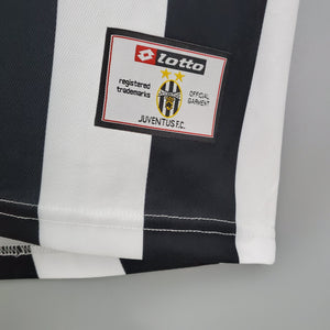 2001/02 Juventus Home kit