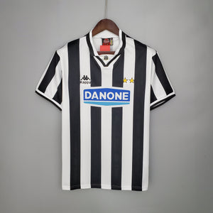 1994-95 Juventus Home kit