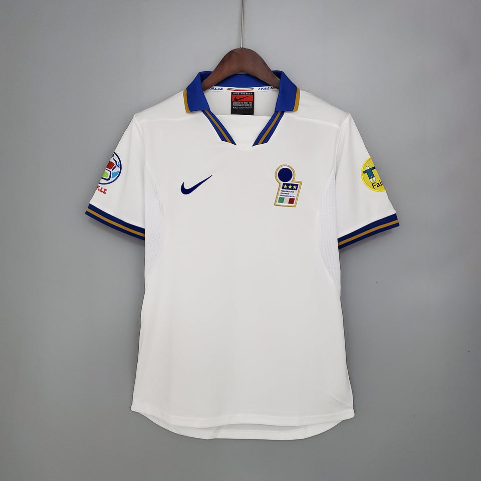 1996 Italy away kit
